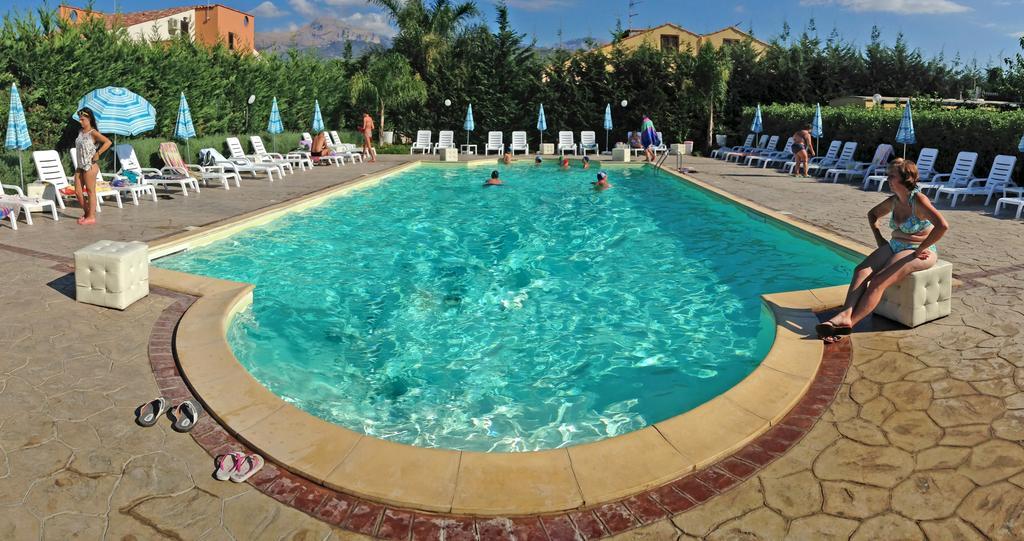 Paradise Beach Camera Mansardata Vicino Cefalu Piscina Aperta Campofelice Di Roccella Room photo